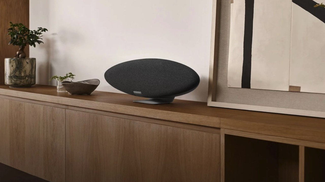 Zeppelin Pro Edition represents the latest version of the iconic Bowers & Wilkins speaker.