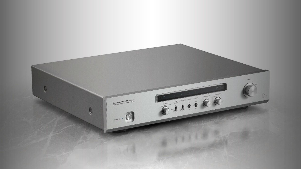 Luxman E-07: Highly adjustable phono amplifier