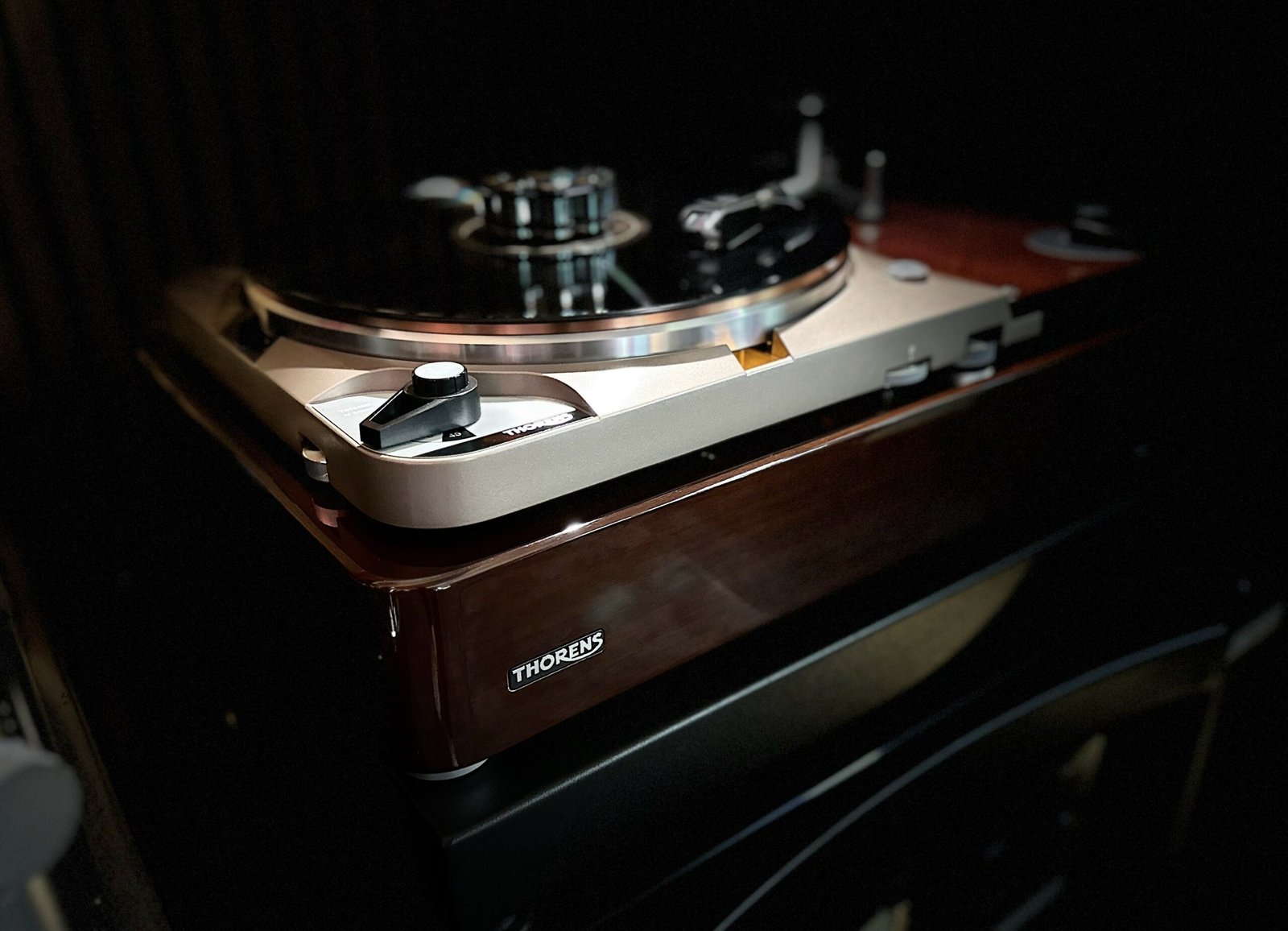 Thorens TD 124 DD Exclusive: The Legendary Turntable Reimagined for 2025