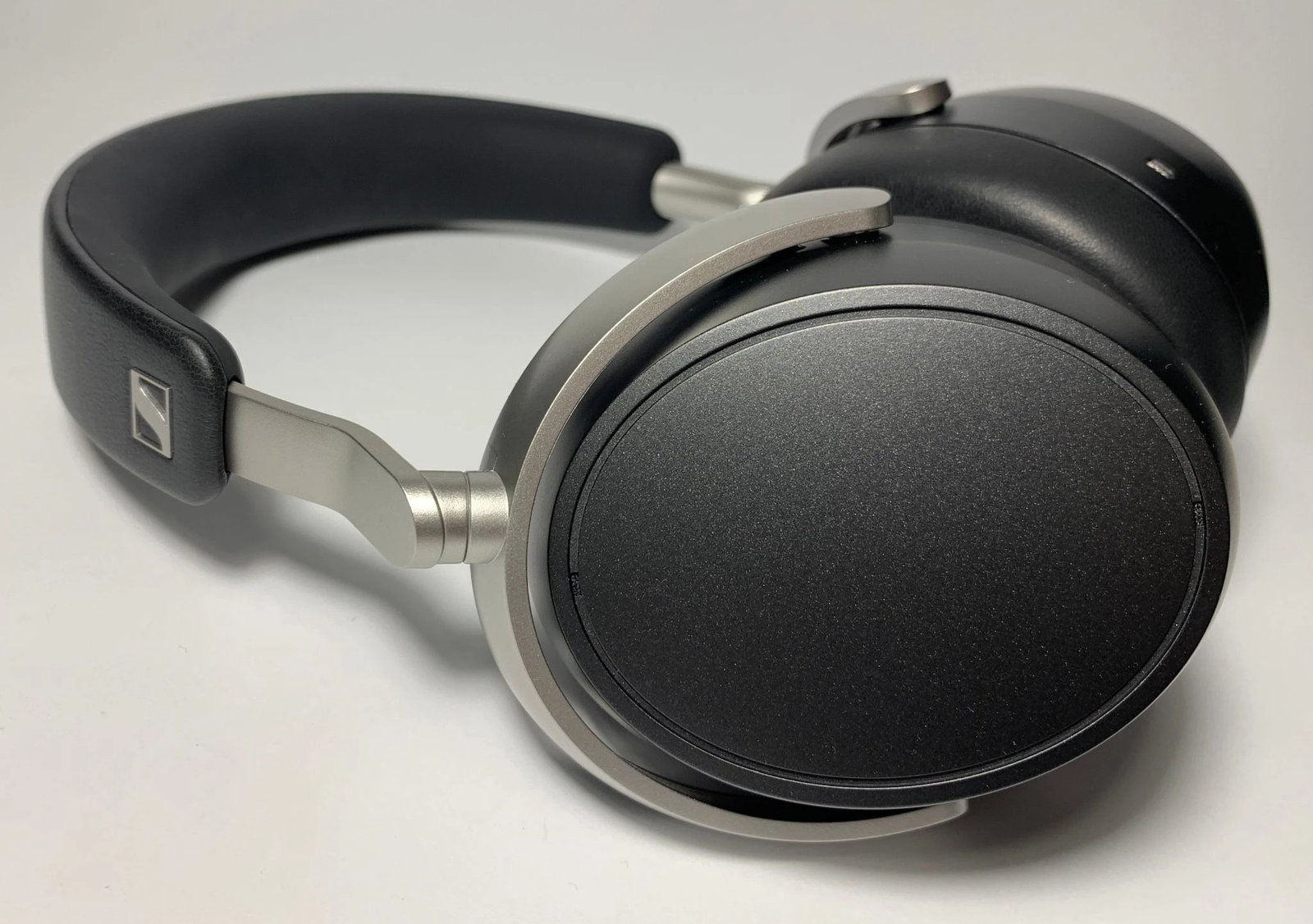 Sennheiser HDB 630 review. A modern and versatile flagship