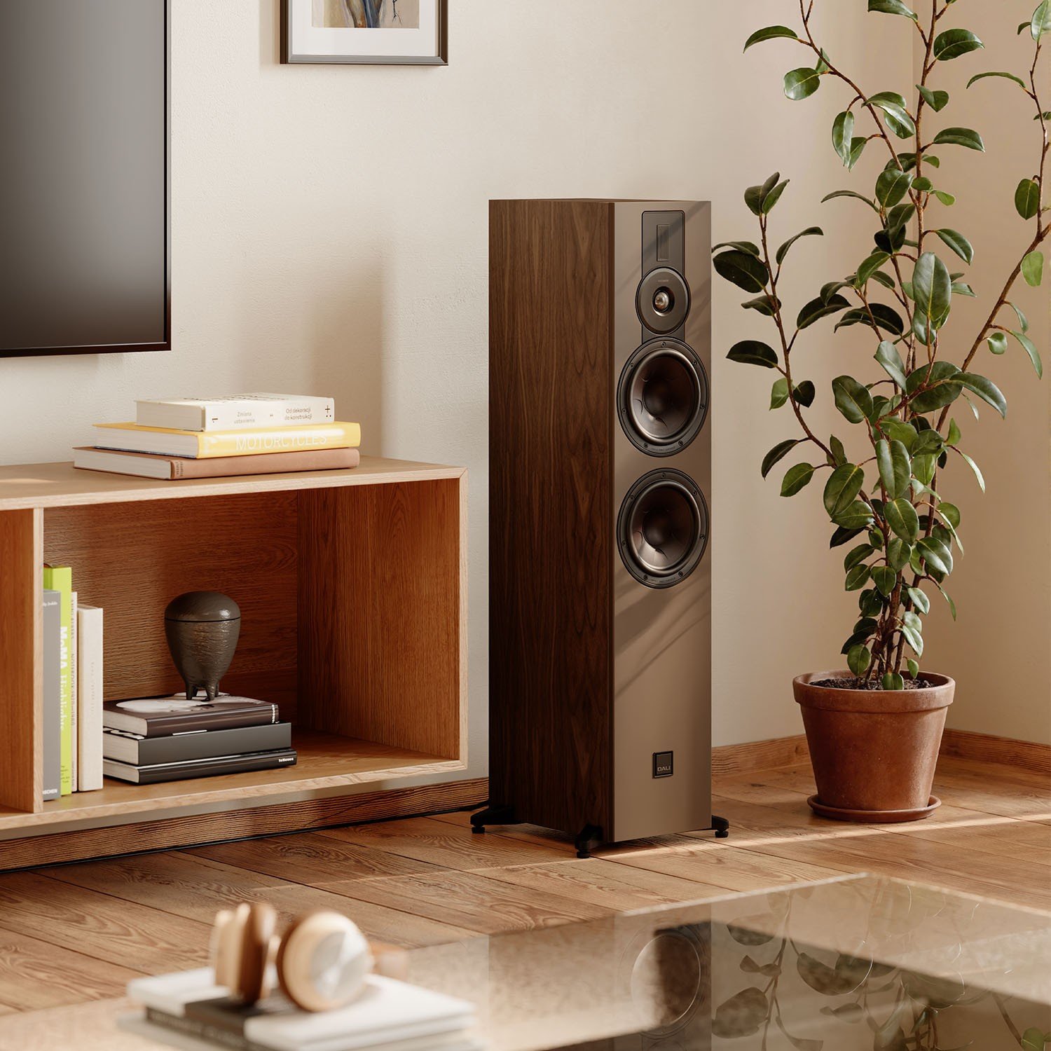 Balanced, powerful and refined — DALI SONIK 7 delivers real hi-fi sound for both music and home cinema without going overboard.