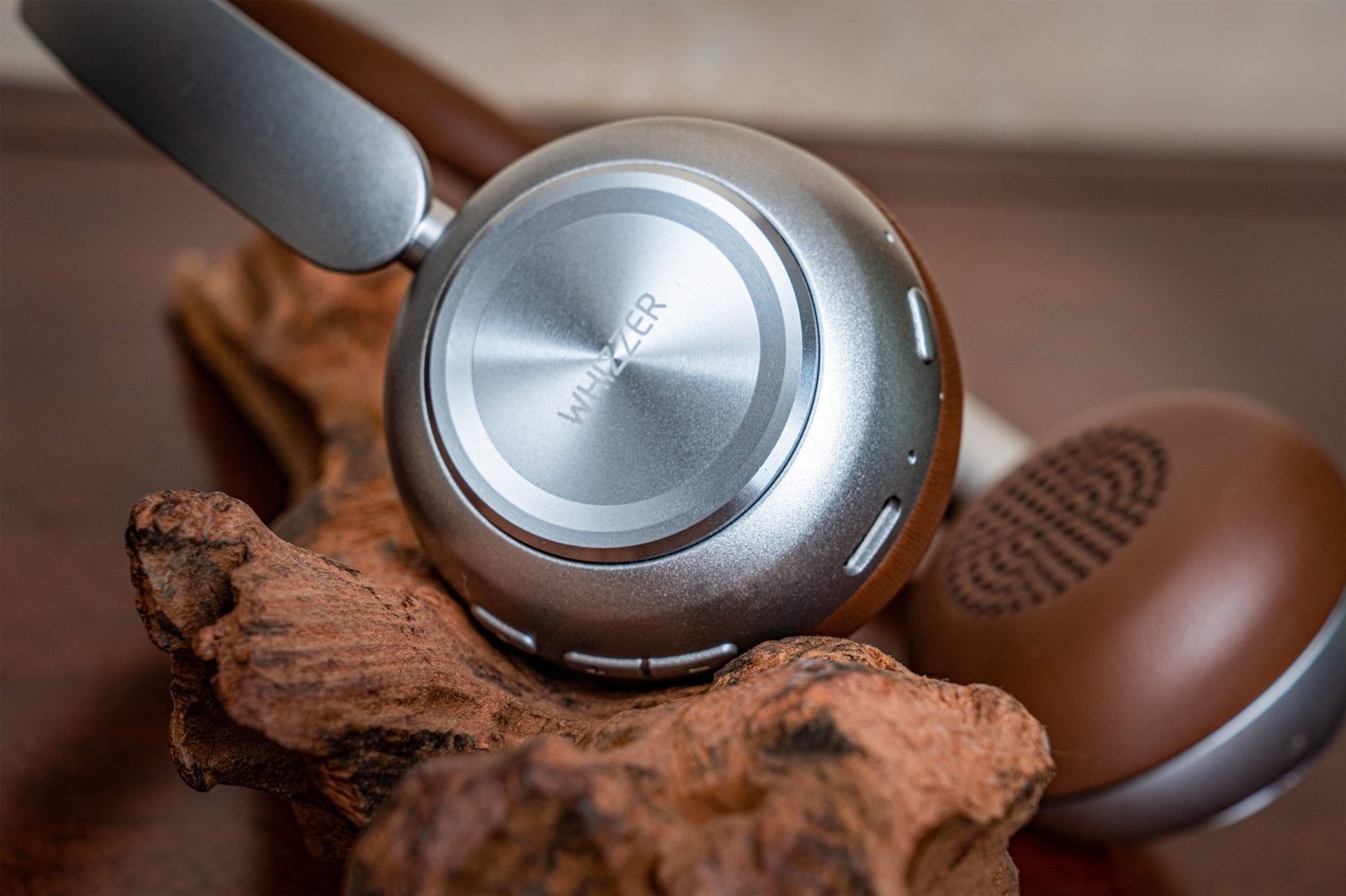Whizzer 1969S Wireless Headphones: 75+ Hour Battery, Ultra-Light Design & Bluetooth 6.0