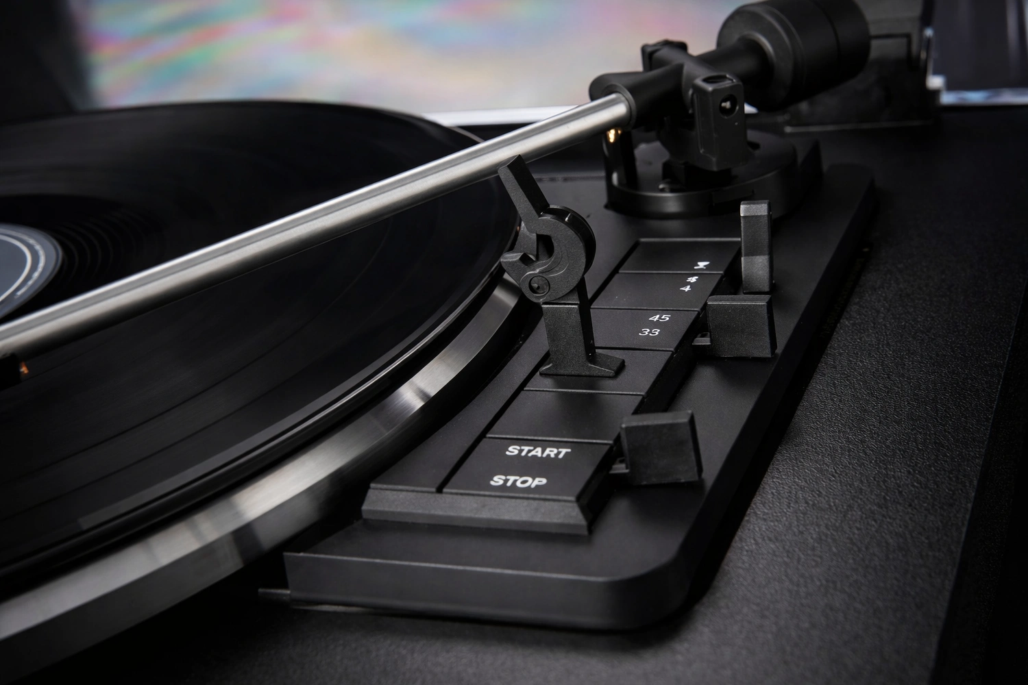 REKKORD Audio F110P is a fully automatic, German-made turntable with built-in phono stage, easy setup and warm analog sound—perfect for effortless vinyl listening.