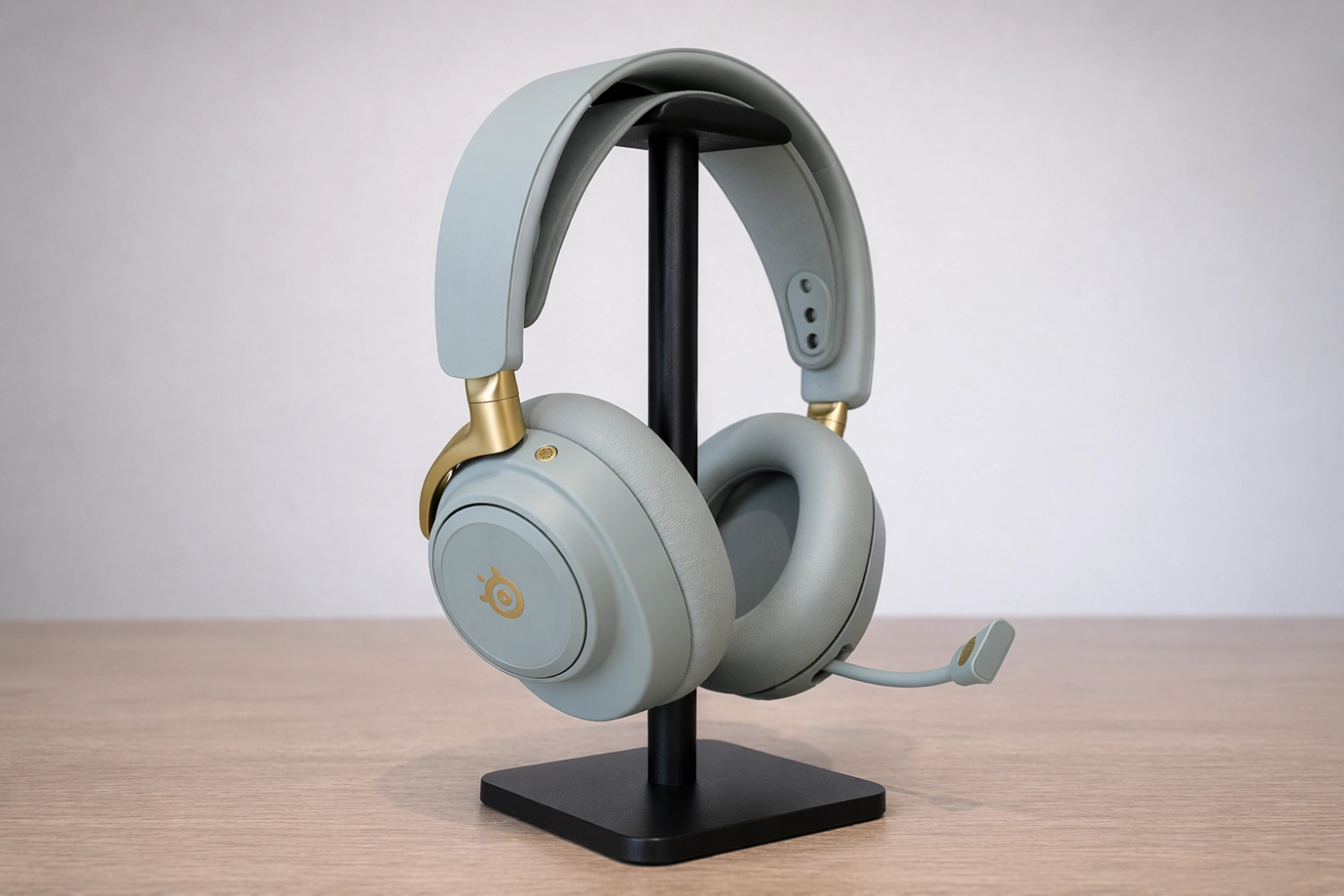 SteelSeries Arctis Nova Elite: a flagship gaming headset delivering powerful, clean, and immersive sound across all platforms.